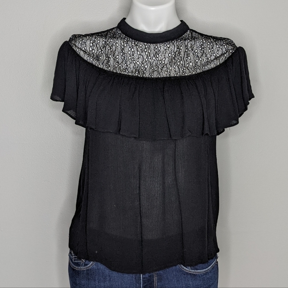 ✨3/$15 Sullivan black lace layered top XS/S